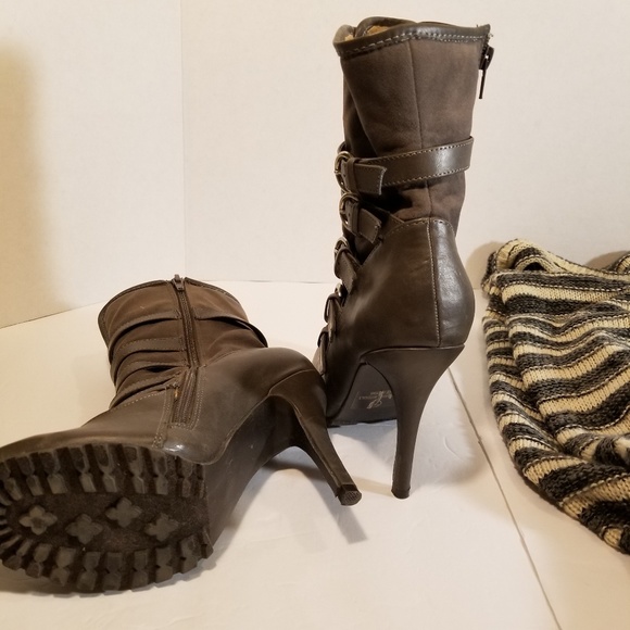 Journee Collection Ursela Gray Boots 7.5 - Picture 4 of 8